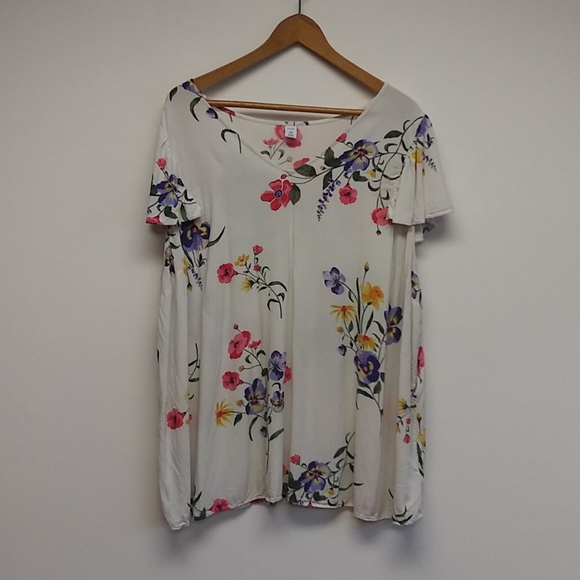 Old Navy Tops - Old Navy Floral Flutter Sleeve Top